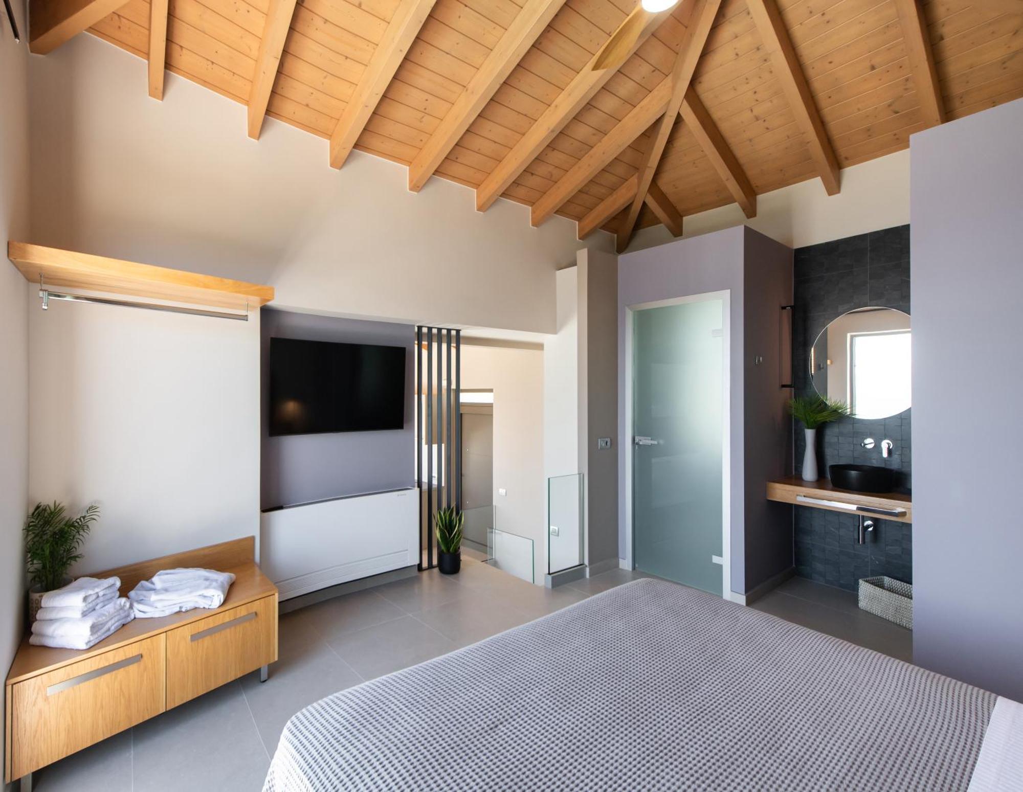 Highview Luxury Villa